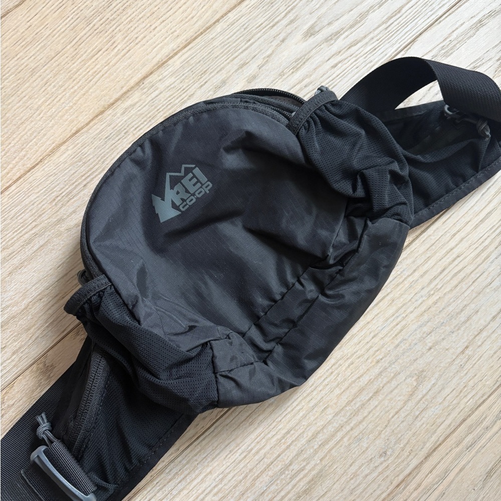 REI | Unisex Black Outdoor Fanny Waist Pack